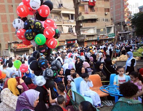 فرحة العيد في المساجد و الساحات.. وإصابة طفل أثناء مشاركته في ذبح الأضحية