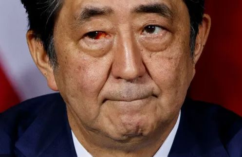 مقتل رئيس الوزراء الياباني السابق شينزو آبي برصاصة مباشرة في القلب..