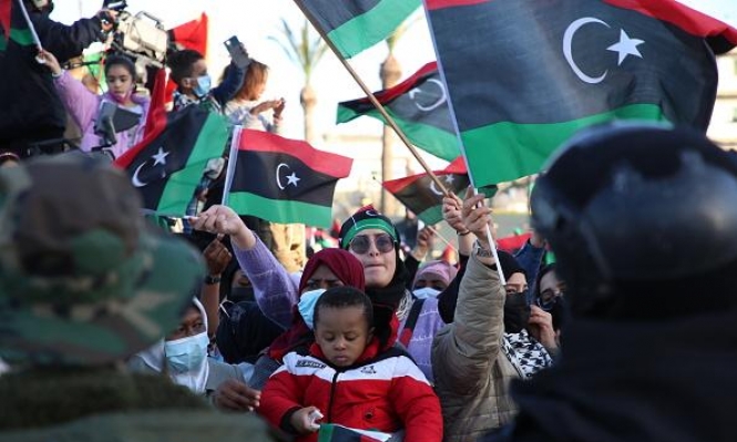 ليبيا .. توافقات بين الغرب و الشرق لتوحيد المؤسسة العسكرية وبدء تفعيل إطلاق النار..