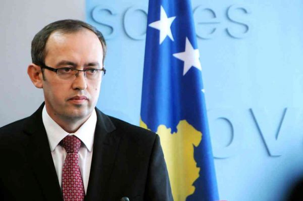 رئيس وزراء كوسوفو يتهم الرئيس الصربي ألكسندر فوتشيتش بإثارة التوترات الحدودية..