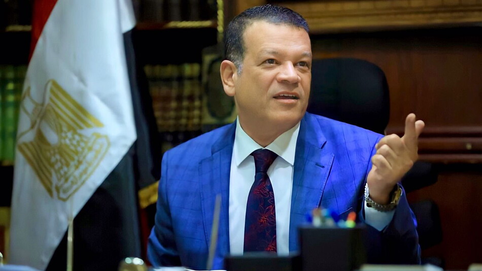 محامي الأهلي: على وزارة الداخلية إلقاء القبض علي مرتضي منصور أو تسليم نفسه لتنفيذ الحكم